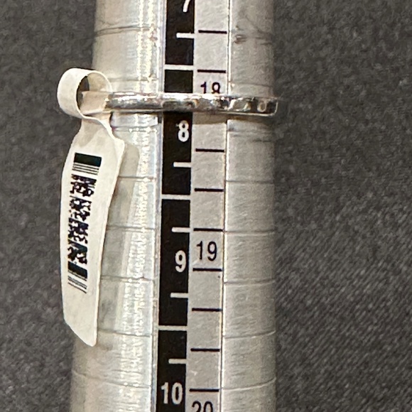 New 18k & Silver Diamond Ring - Picture 5 of 11